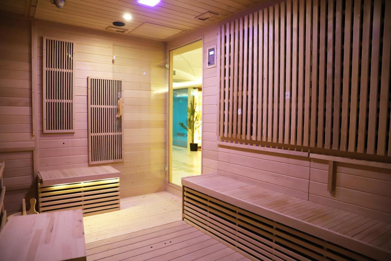 Hotel Colombo Berat Eksteriør bilde A modern Finnish sauna