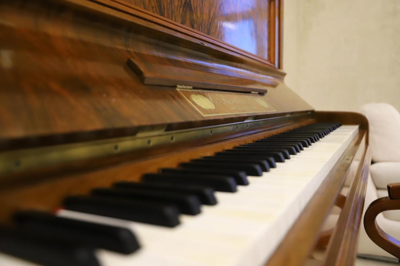 Hotel Colombo Berat Eksteriør bilde Piano